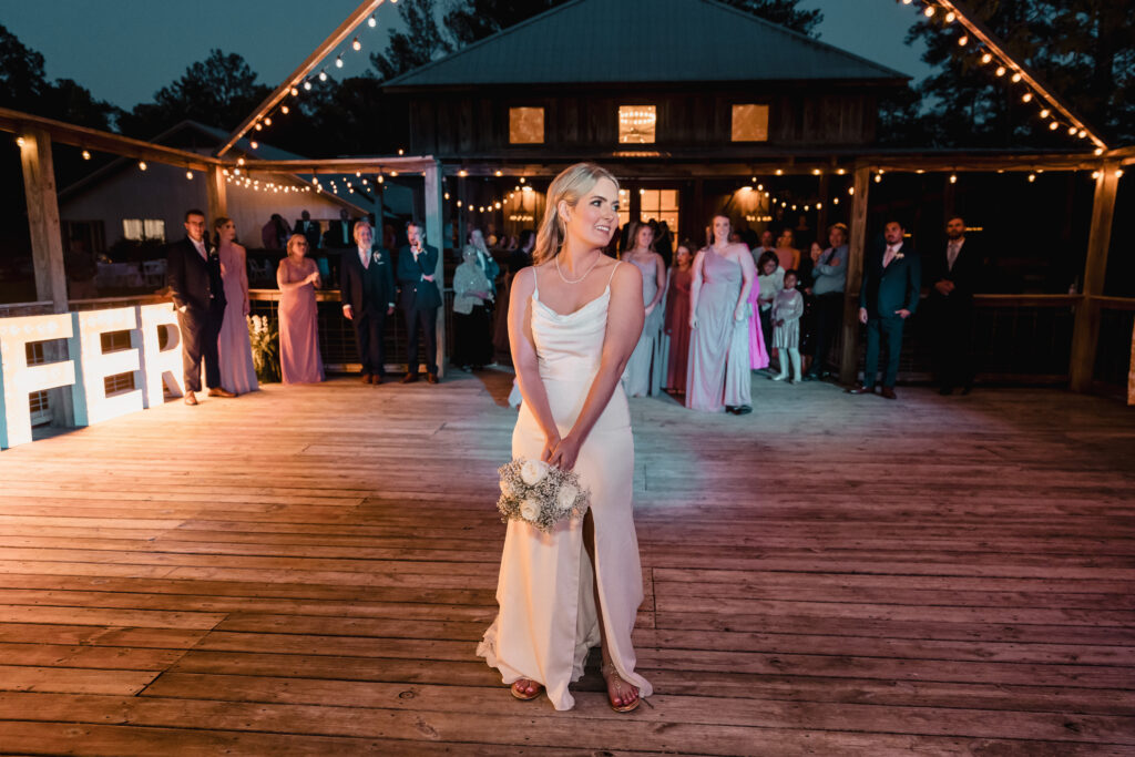 Bouquet toss - Hattiesburg Mississippi wedding photographers 