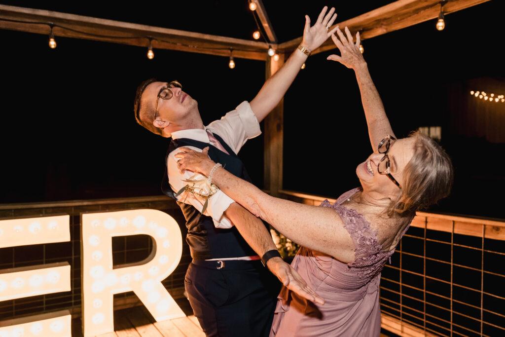 Groom's brother and mom dance - Hattiesburg photographers 