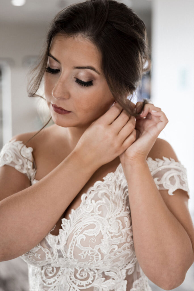 White House Hotel Wedding
Bride getting ready 