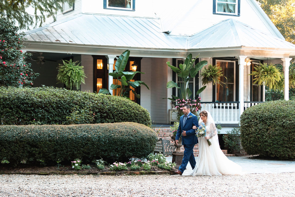 Wedding at The Henry Smith House. Wedding photography by Jen & Chuck Photography 