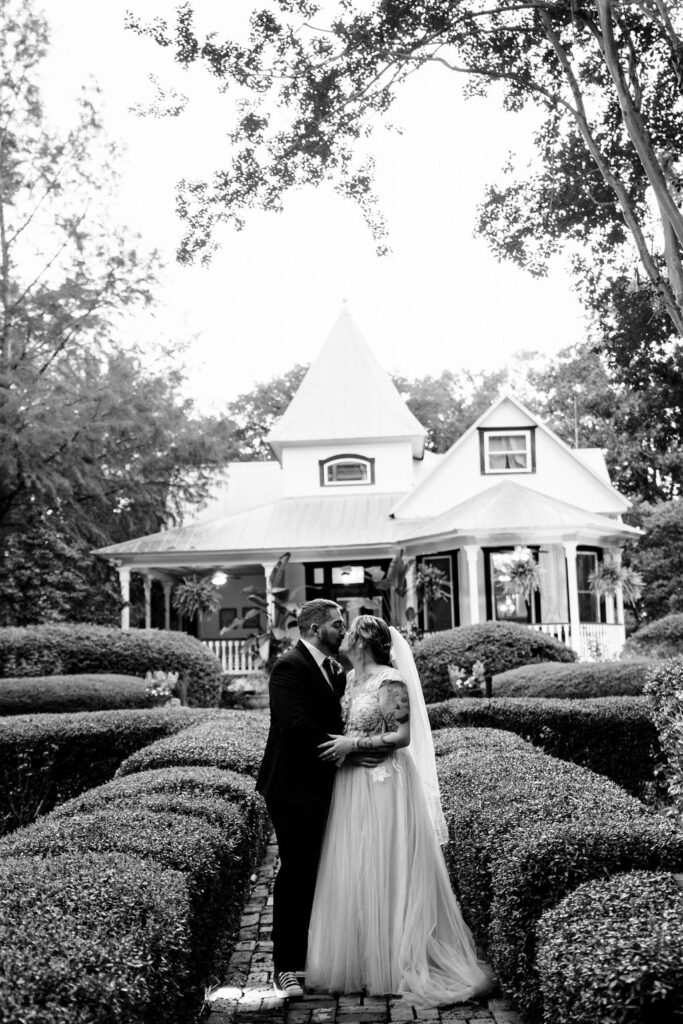 Wedding at The Henry Smith House. Wedding photography by Jen & Chuck Photography 